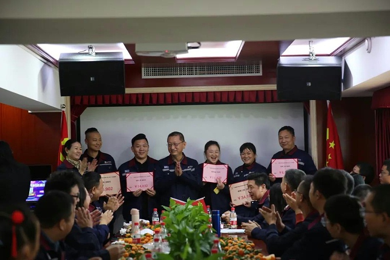同心创变 共赢未来 广东鑫钻2021年会盛典 (2)