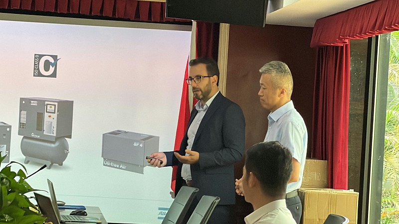 阿特拉斯·科普柯比利时产品经理Ouacim Benatmane一行莅临鑫钻股份指导工作4